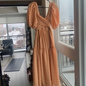Lulu’s open back midi dress